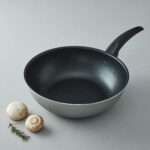 ווק 28 ס"מ CURVE מבית LOCK&LOCK דגם CAW2833